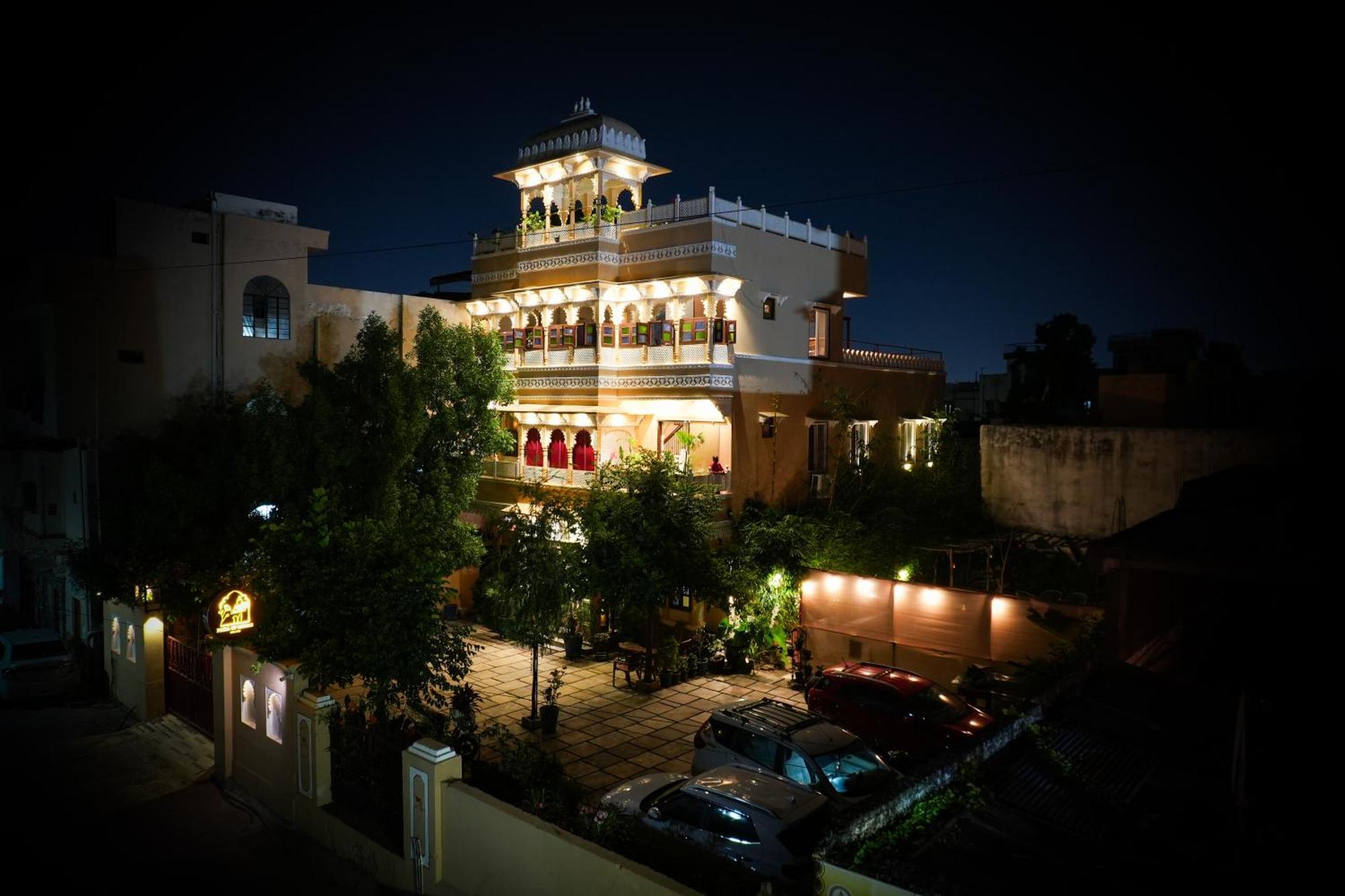 Petal Of Mewar - A Luxury Boutique Hotel Udaipur Exteriör bild